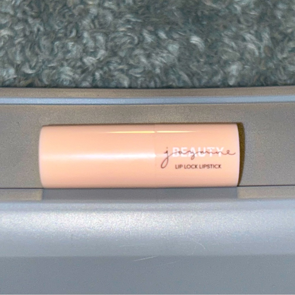 Jazmine beauty lip lock lipstick